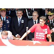 ŞEHİT CENAZESİNDE YOĞUN PROTESTO